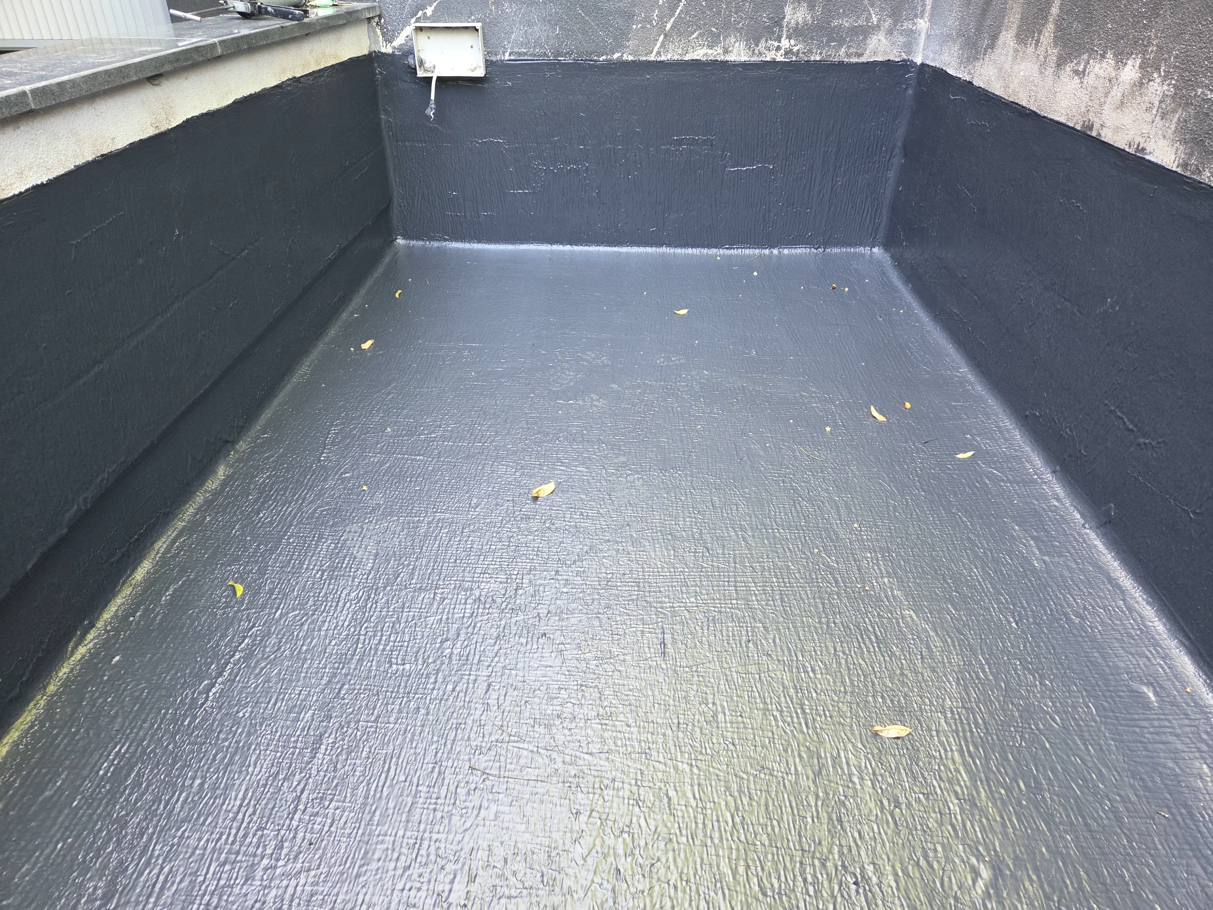 Planter box drainage